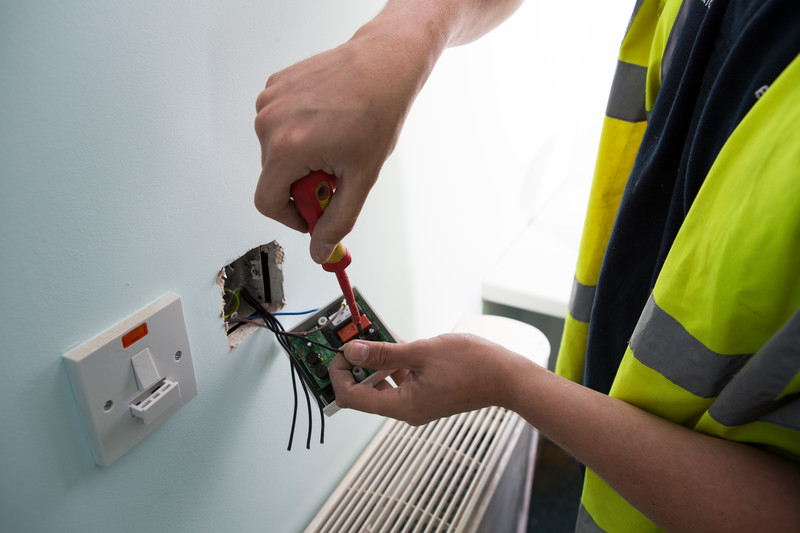 What is the difference between an Electrician and an Electrical Engineer?