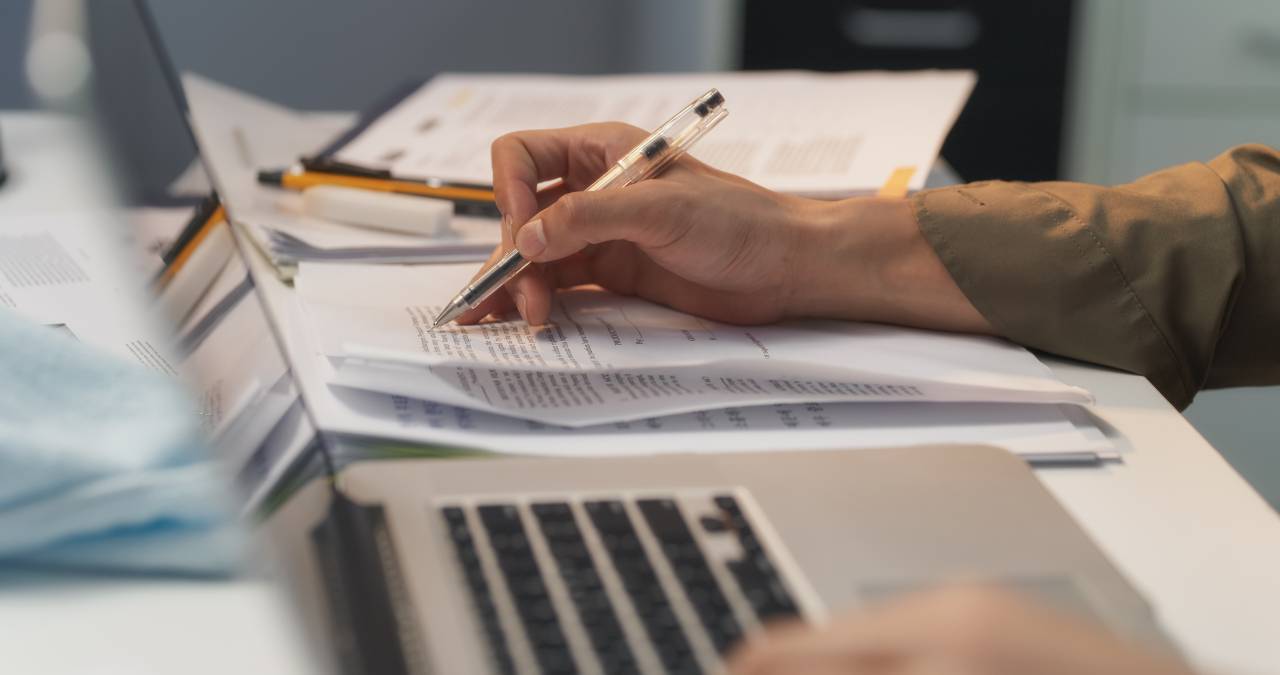Document Controller Job Description (Duties & Salary)