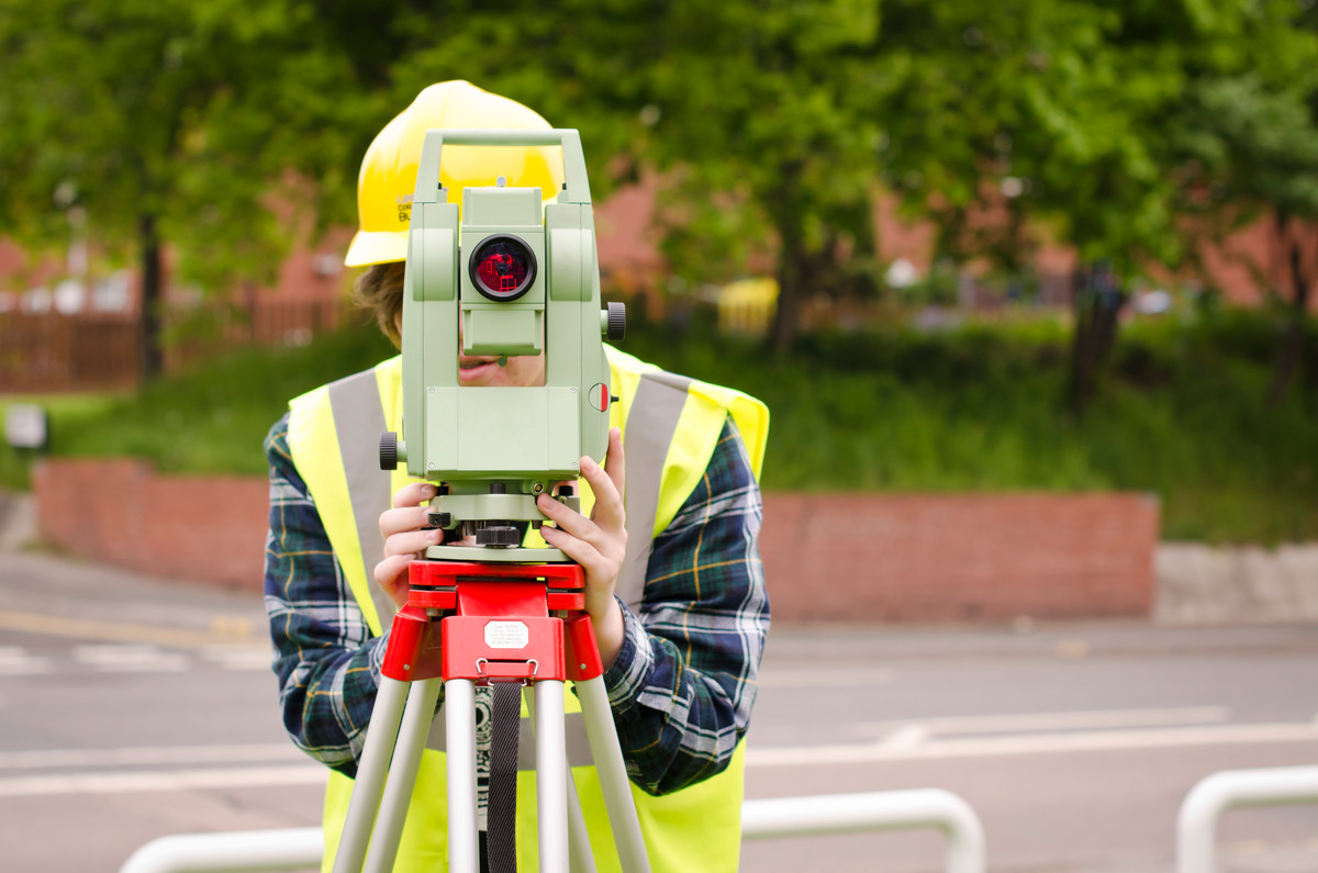 Is a building surveyor the same as a quantity surveyor?